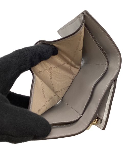 MICHAEL KORS（マイケル・コース）MICHAEL KORS (マイケルコース) コンパクトウォレット ホワイト×グレーの古着・服飾アイテム