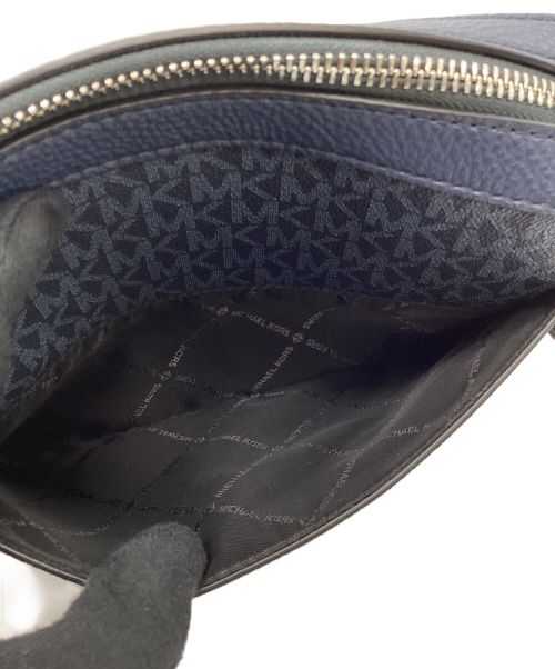 MICHAEL KORS（マイケル・コース）MICHAEL KORS (マイケルコース) ショルダーバッグ ネイビーの古着・服飾アイテム
