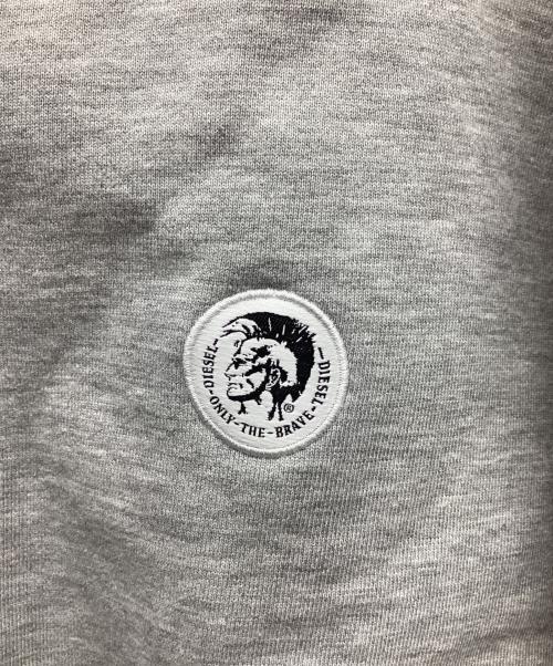 DIESEL（ディーゼル）DIESEL (ディーゼル) クルーネックスウェット グレー サイズ:Ｍの古着・服飾アイテム