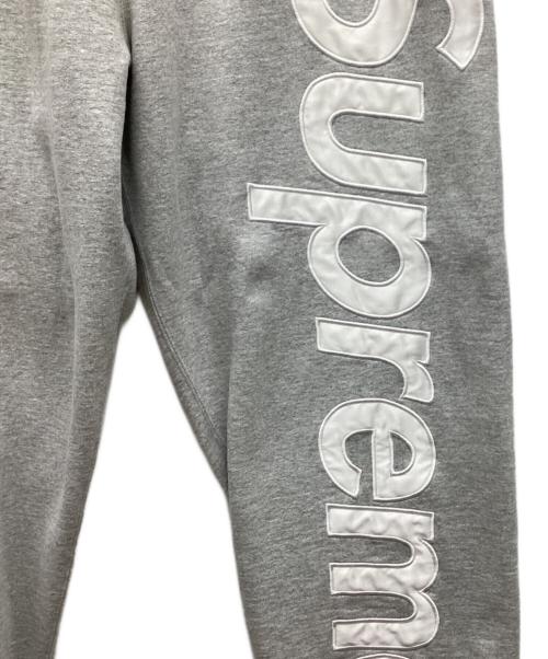 SUPREME（シュプリーム）SUPREME (シュプリーム) Satin applique sweatpant グレー サイズ: XLの古着・服飾アイテム
