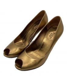 GUCCI（グッチ）の古着「オープントゥーパンプス」｜ゴールド