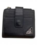 PRADAプラダ）の古着「サフィアーノトライアングルコンパクトウォレット」｜ブラック