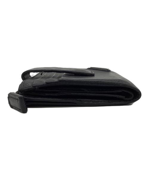 PRADA（プラダ）PRADA (プラダ) サフィアーノトライアングルコンパクトウォレット ブラックの古着・服飾アイテム