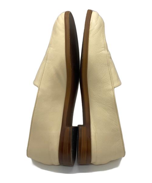 <OE>（オーエ）＜OE＞ (オーエ) ローファー ベージュ サイズ:39の古着・服飾アイテム