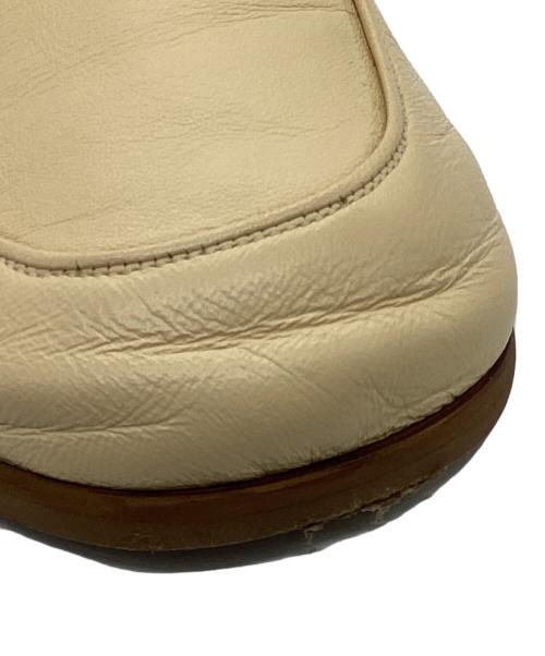 <OE>（オーエ）＜OE＞ (オーエ) ローファー ベージュ サイズ:39の古着・服飾アイテム