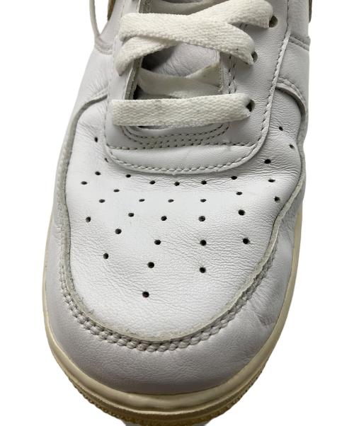 NIKE（ナイキ）NIKE (ナイキ) スニーカー ブラウン×ホワイト サイズ:28cmの古着・服飾アイテム