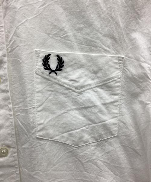 FRED PERRY（フレッドペリー）FRED PERRY (フレッドペリー) シャツ ホワイト サイズ:Lの古着・服飾アイテム
