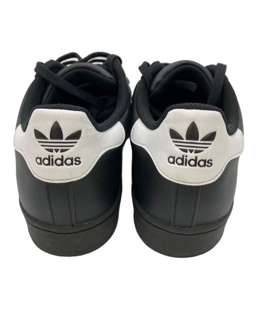 adidas（アディダス）adidas (アディダス) ローカットスニーカー ホワイト×ブラック サイズ:27.5cmの古着・服飾アイテム