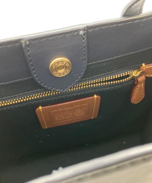 COACH（コーチ）COACH (コーチ) フィールド トート 22 シグネチャー ジャカード ホワイト×ネイビーの古着・服飾アイテム