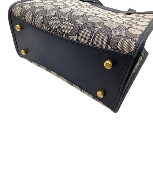 COACH（コーチ）COACH (コーチ) フィールド トート 22 シグネチャー ジャカード ホワイト×ネイビーの古着・服飾アイテム