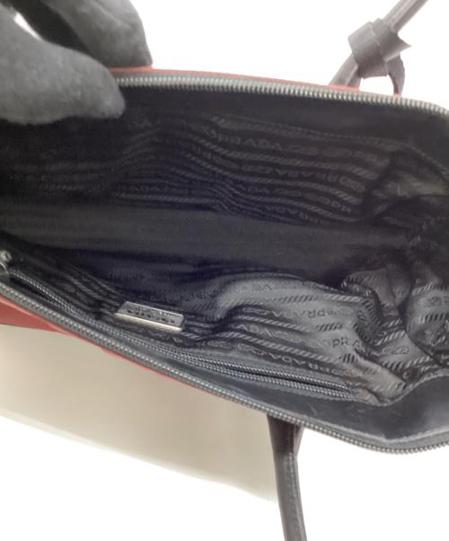 PRADA（プラダ）PRADA (プラダ) ナイロンショルダーバッグ レッドの古着・服飾アイテム