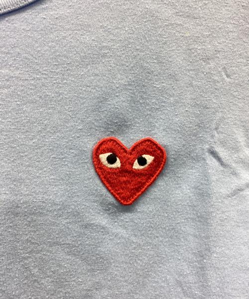 PLAY COMME des GARCONS（プレイコムデギャルソン）PLAY COMME des GARCONS (プレイコムデギャルソン) 半袖カットソー スカイブルー サイズ:Mの古着・服飾アイテム