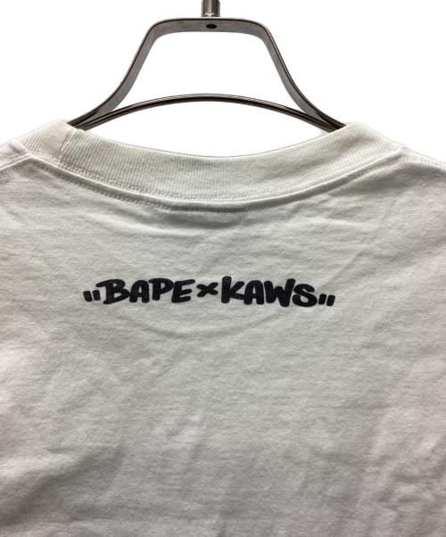 A BATHING APE（ア ベイシング エイプ）A BATHING APE (ア ベイシング エイプ) KAWS (カウズ) 半袖カットソー ブルー×ホワイト サイズ:Mの古着・服飾アイテム