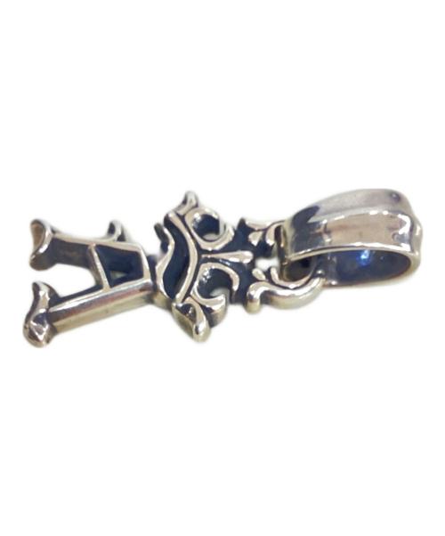 BWL（ビルウォールレザー）BWL (ビルウォールレザー) イニシャルクラウンペンダントの古着・服飾アイテム