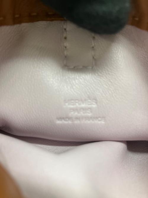 HERMES（エルメス）HERMES (エルメス) フォンケース ブラウンの古着・服飾アイテム