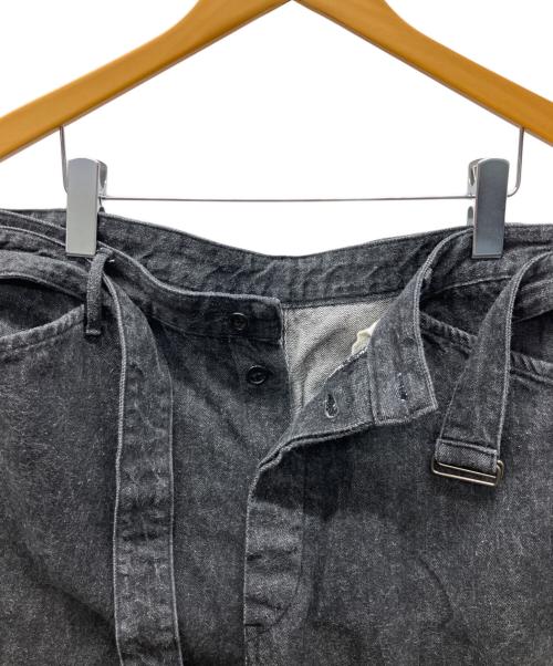 COMOLI（コモリ）COMOLI (コモリ) ベルテッドパンツデニムパンツ ブラック サイズ:3の古着・服飾アイテム
