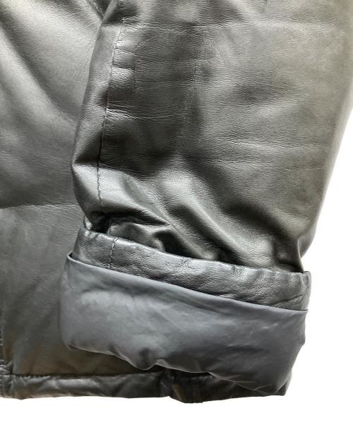 ISAMU KATAYAMA BACKLASH（イサムカタヤマ・バックラッシュ）ISAMU KATAYAMA BACKLASH (イサムカタヤマ・バックラッシュ) レザーダウンジャケット ブラック サイズ:Mの古着・服飾アイテム