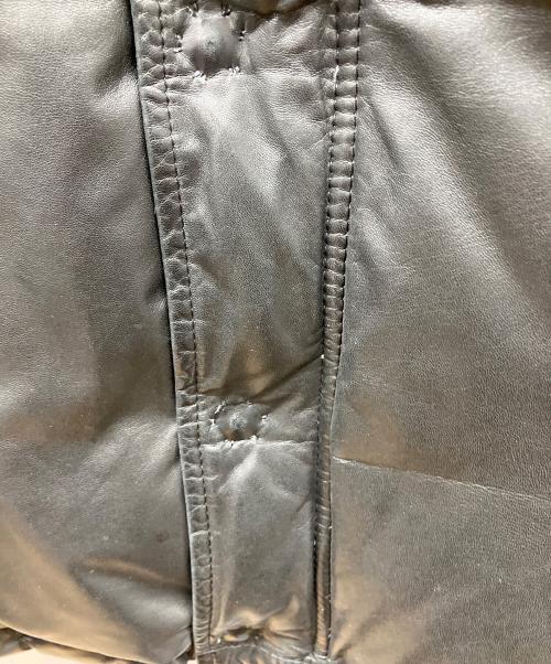 ISAMU KATAYAMA BACKLASH（イサムカタヤマ・バックラッシュ）ISAMU KATAYAMA BACKLASH (イサムカタヤマ・バックラッシュ) レザーダウンジャケット ブラック サイズ:Mの古着・服飾アイテム