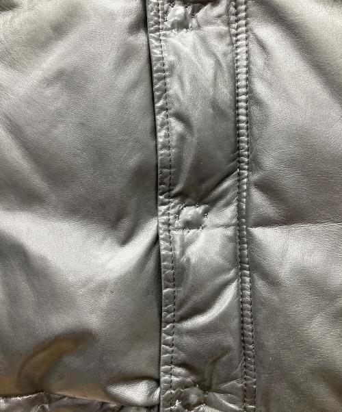 ISAMU KATAYAMA BACKLASH（イサムカタヤマ・バックラッシュ）ISAMU KATAYAMA BACKLASH (イサムカタヤマ・バックラッシュ) レザーダウンジャケット ブラック サイズ:Mの古着・服飾アイテム