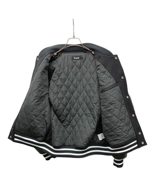 X-LARGE（エクストララージ）X-LARGE (エクストララージ) OGロゴ バーシティー ジャケット ブラック サイズ:Mの古着・服飾アイテム