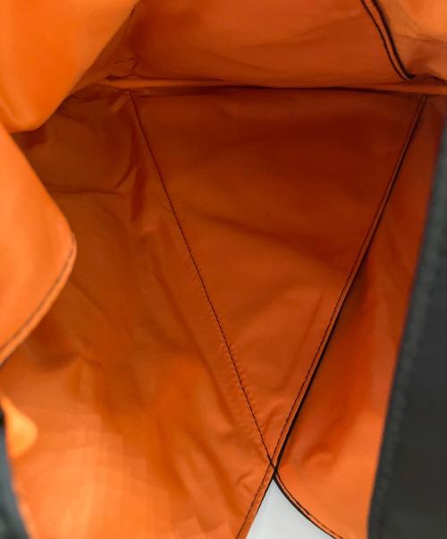 OUTDOOR（アウトドア）OUTDOOR (アウトドア) Risley (リズレー) フリルハンドバッグ オレンジ×ブラックの古着・服飾アイテム