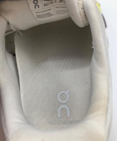 on（オン）on (オン) ローカットスニーカー ホワイト サイズ:24.5cmの古着・服飾アイテム