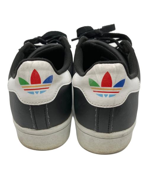 adidas（アディダス）adidas (アディダス) スニーカー ホワイト×ブラック サイズ:25cmの古着・服飾アイテム