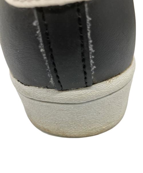 adidas（アディダス）adidas (アディダス) スニーカー ホワイト×ブラック サイズ:25cmの古着・服飾アイテム