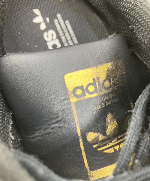 adidas（アディダス）adidas (アディダス) スニーカー ホワイト×ブラック サイズ:25cmの古着・服飾アイテム