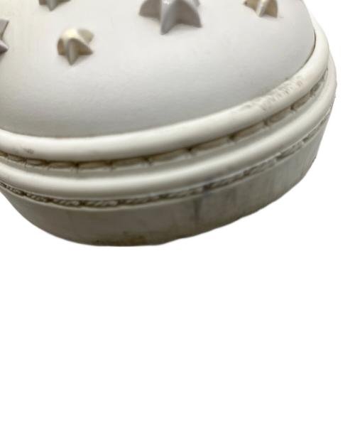 JIMMY CHOO（ジミーチュウ）JIMMY CHOO (ジミーチュウ) スタッズスリッポン ホワイト サイズ:41の古着・服飾アイテム