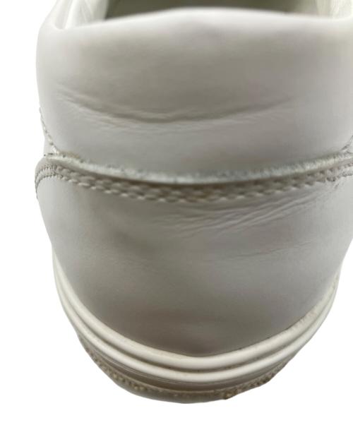 JIMMY CHOO（ジミーチュウ）JIMMY CHOO (ジミーチュウ) スタッズスリッポン ホワイト サイズ:41の古着・服飾アイテム