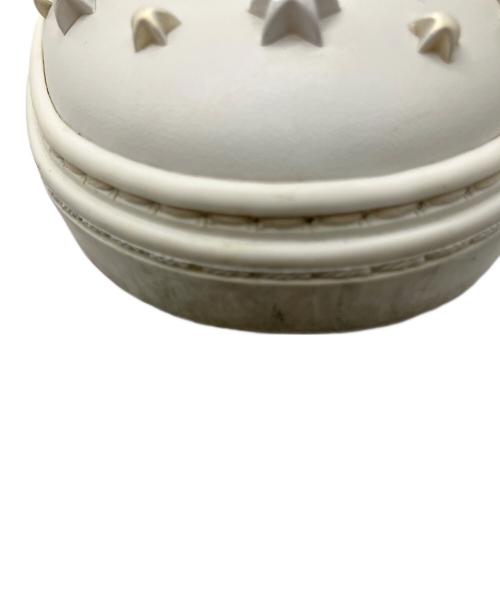 JIMMY CHOO（ジミーチュウ）JIMMY CHOO (ジミーチュウ) スタッズスリッポン ホワイト サイズ:41の古着・服飾アイテム