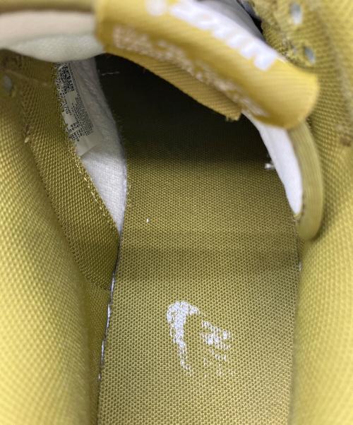 NIKE（ナイキ）NIKE (ナイキ) スニーカー ホワイト×オリーブ サイズ:28cmの古着・服飾アイテム