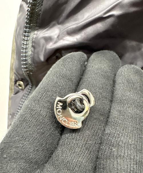 MONCLER（モンクレール）MONCLER (モンクレール) ダウンコート グレー×グリーン サイズ:3の古着・服飾アイテム