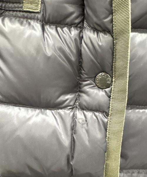 MONCLER（モンクレール）MONCLER (モンクレール) ダウンコート グレー×グリーン サイズ:3の古着・服飾アイテム