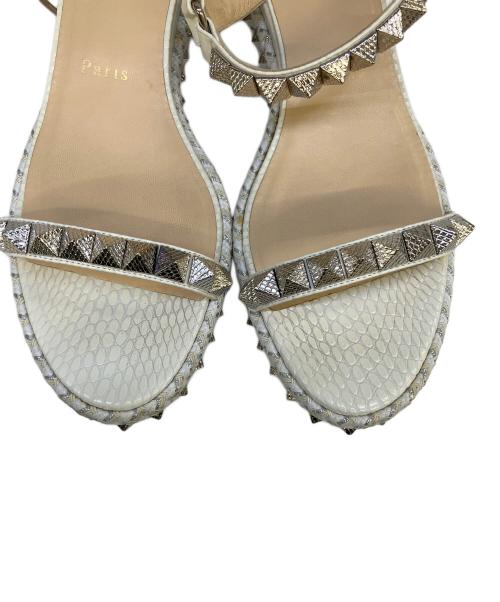Christian Louboutin（クリスチャン・ルブタン）Christian Louboutin (クリスチャン・ルブタン) ウェッジソールサンダル ホワイト×ベージュ サイズ:39の古着・服飾アイテム