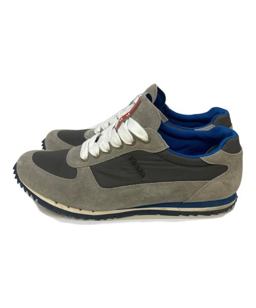 PRADA（プラダ）PRADA (プラダ) ローカットスニーカー グレー×ブラック×ブルー サイズ:8　1/2の古着・服飾アイテム