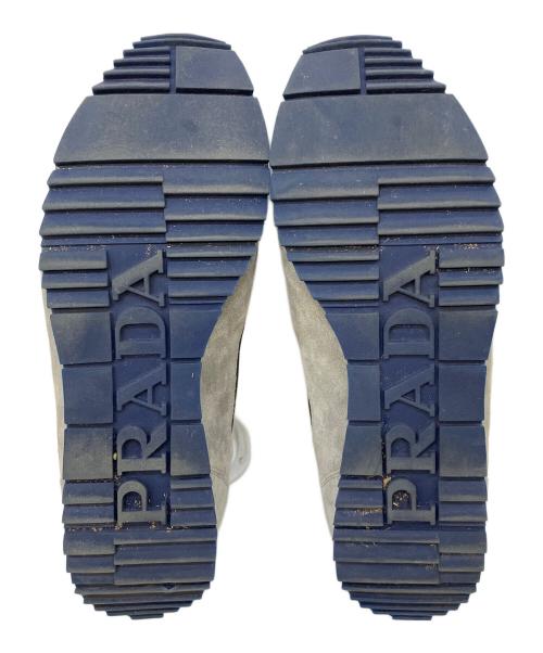 PRADA（プラダ）PRADA (プラダ) ローカットスニーカー グレー×ブラック×ブルー サイズ:8　1/2の古着・服飾アイテム