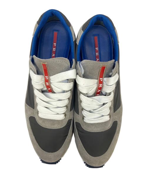 PRADA（プラダ）PRADA (プラダ) ローカットスニーカー グレー×ブラック×ブルー サイズ:8　1/2の古着・服飾アイテム
