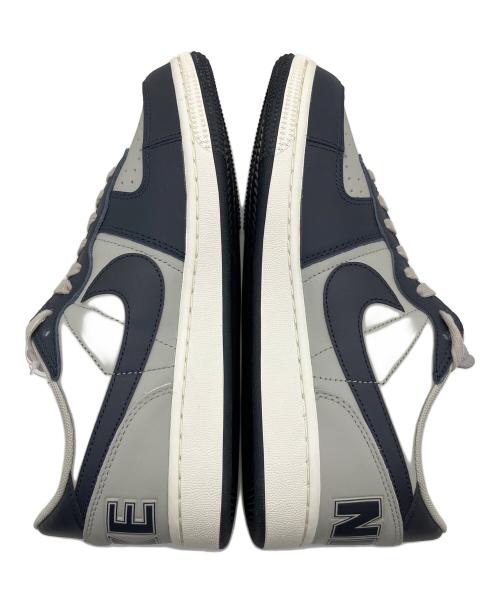 NIKE（ナイキ）NIKE (ナイキ) スニーカー グレー×ネイビー サイズ:27の古着・服飾アイテム