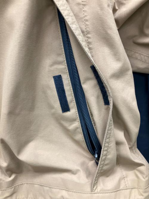 THE NORTH FACE（ザ ノース フェイス）THE NORTH FACE (ザ ノース フェイス) マウンテンパーカー ベージュ×ブラック サイズ:Mの古着・服飾アイテム