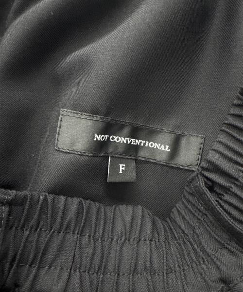 NOT CONVENTIONAL（ノットコンヴェンショナル）NOT CONVENTIONAL (ノットコンヴェンショナル) プリーツスカート ブラック サイズ:Fの古着・服飾アイテム