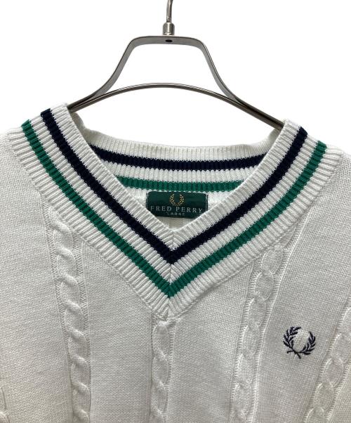 FRED PERRY（フレッドペリー）FRED PERRY (フレッドペリー) セーター ホワイト×グリーン サイズ:LARGEの古着・服飾アイテム
