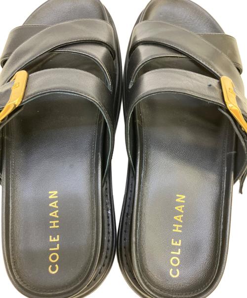 COLE HAAN（コールハーン）COLE HAAN (コールハーン) サンダル ゴールド×ブラック サイズ:6　1/2の古着・服飾アイテム