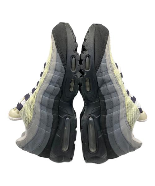 NIKE（ナイキ）NIKE (ナイキ) スニーカー ホワイト×グレー サイズ:27の古着・服飾アイテム