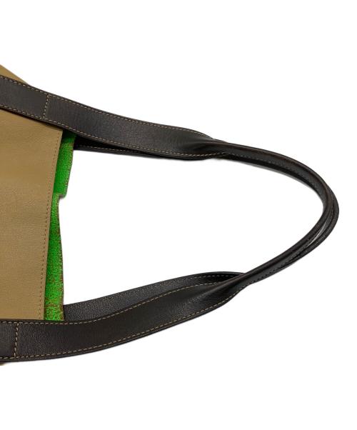 LOEWE（ロエベ）LOEWE (ロエベ) カディスレザートートバッグ ベージュ×グリーンの古着・服飾アイテム