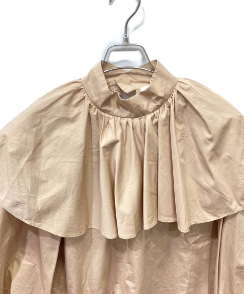 EVA MANN（エヴァ マン）EVA MANN (エヴァ マン) ラッフルショルダーブラウス ベージュ サイズ:9の古着・服飾アイテム
