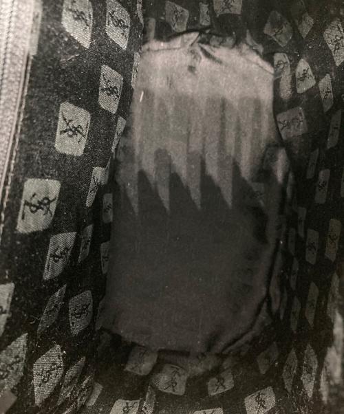 Yves Saint Laurent（イヴサンローラン）Yves Saint Laurent (イヴサンローラン) 巾着ショルダーバッグ ブラックの古着・服飾アイテム