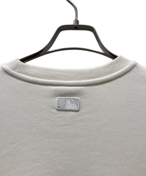 MLB（エムエルビー）MLB (エムエルビー) バーシティメガベアオーバ Tシャツ アイボリー サイズ:SIZE Sの古着・服飾アイテム