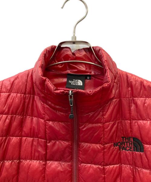 THE NORTH FACE（ザ ノース フェイス）THE NORTH FACE (ザ ノース フェイス) ダウンジャケット レッド サイズ:Sの古着・服飾アイテム